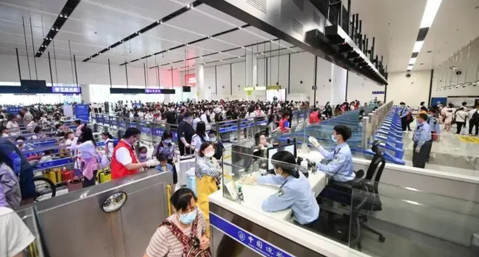 为啥2025都往国外跑？薪资、政策、保障福利三重好，看完就懂